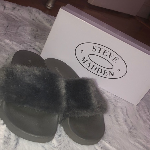 Steve Madden Shoes - furry slides